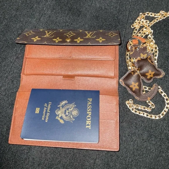 ✅AUTHENTIC TRIFOLD INTERNATIONAL WALLET LOUIS VUITTON - Picture 1 of 13